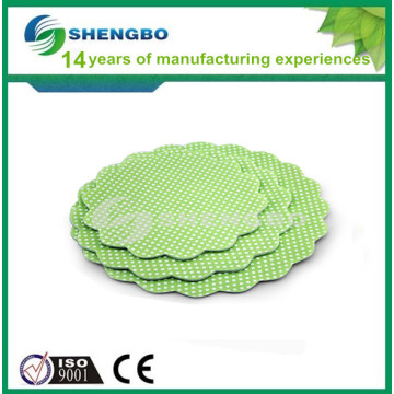 Disposable hot towel in tray green